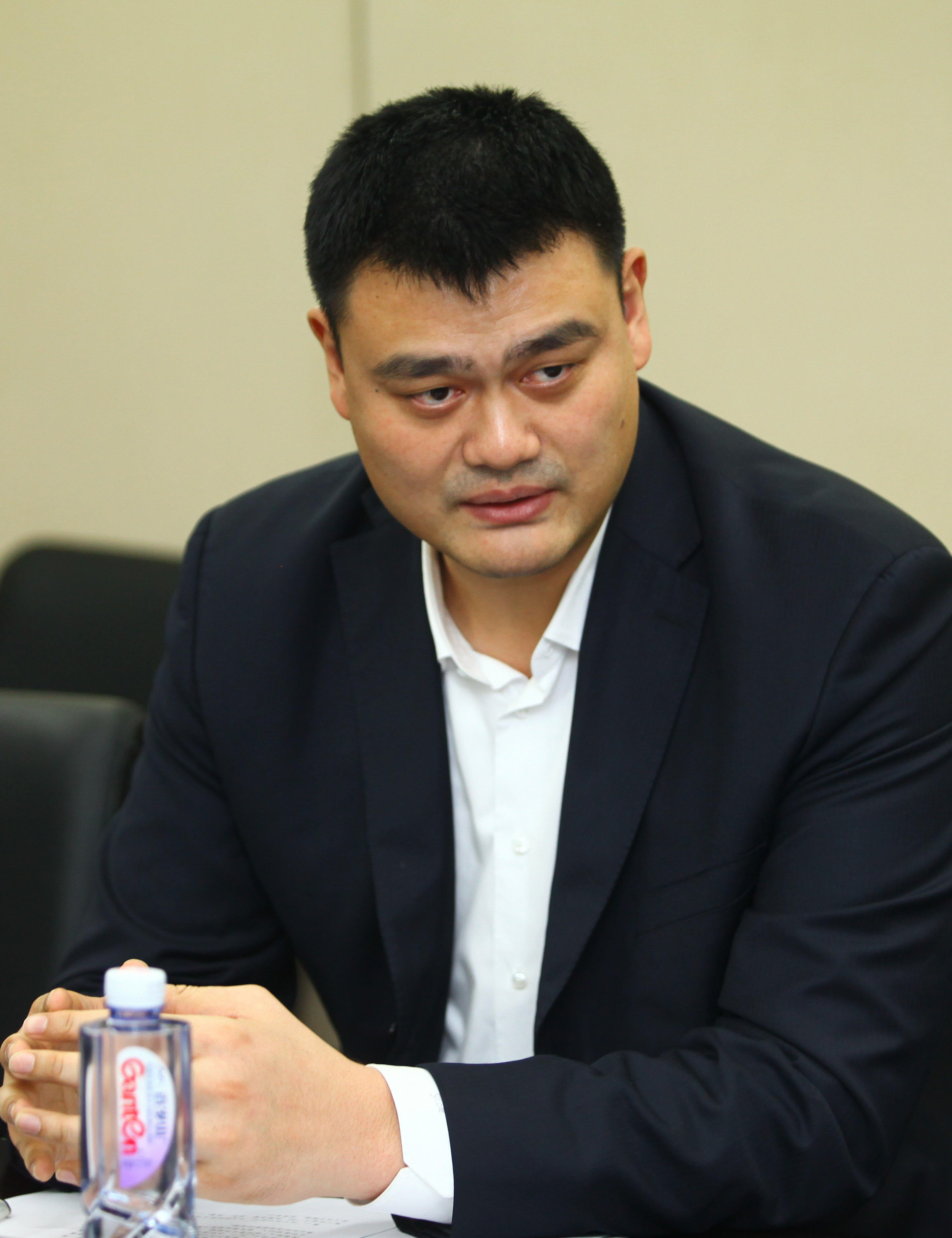 不惜派出德