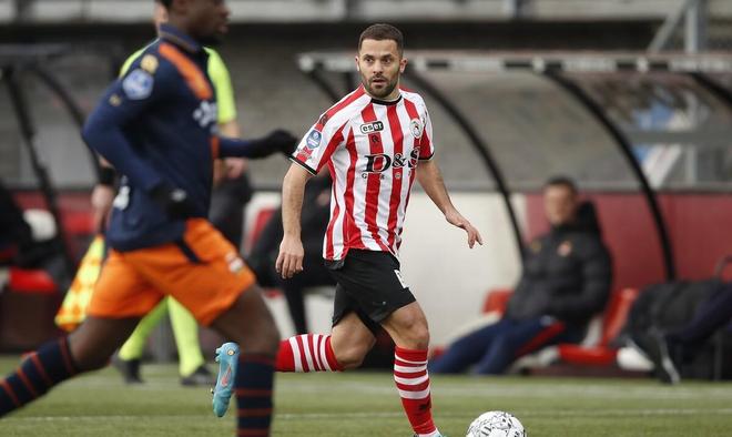 权牢牢握在 权牢牢握在