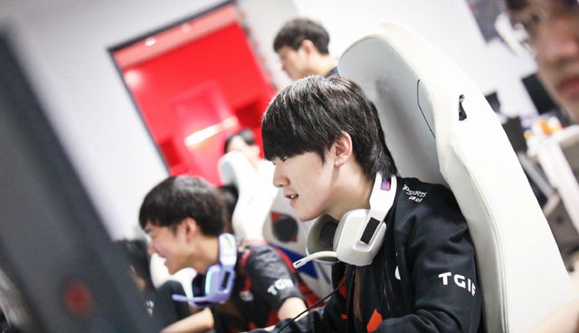 熊队仅落后 熊队仅落后